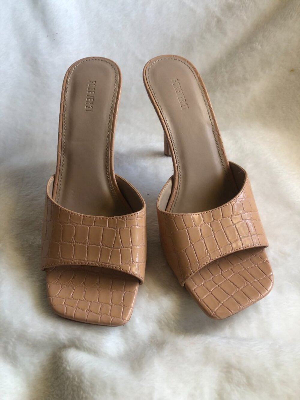 Croc-Embossed Faux Leather Square Toe Women's Beige Mule US 9- Brand New!
